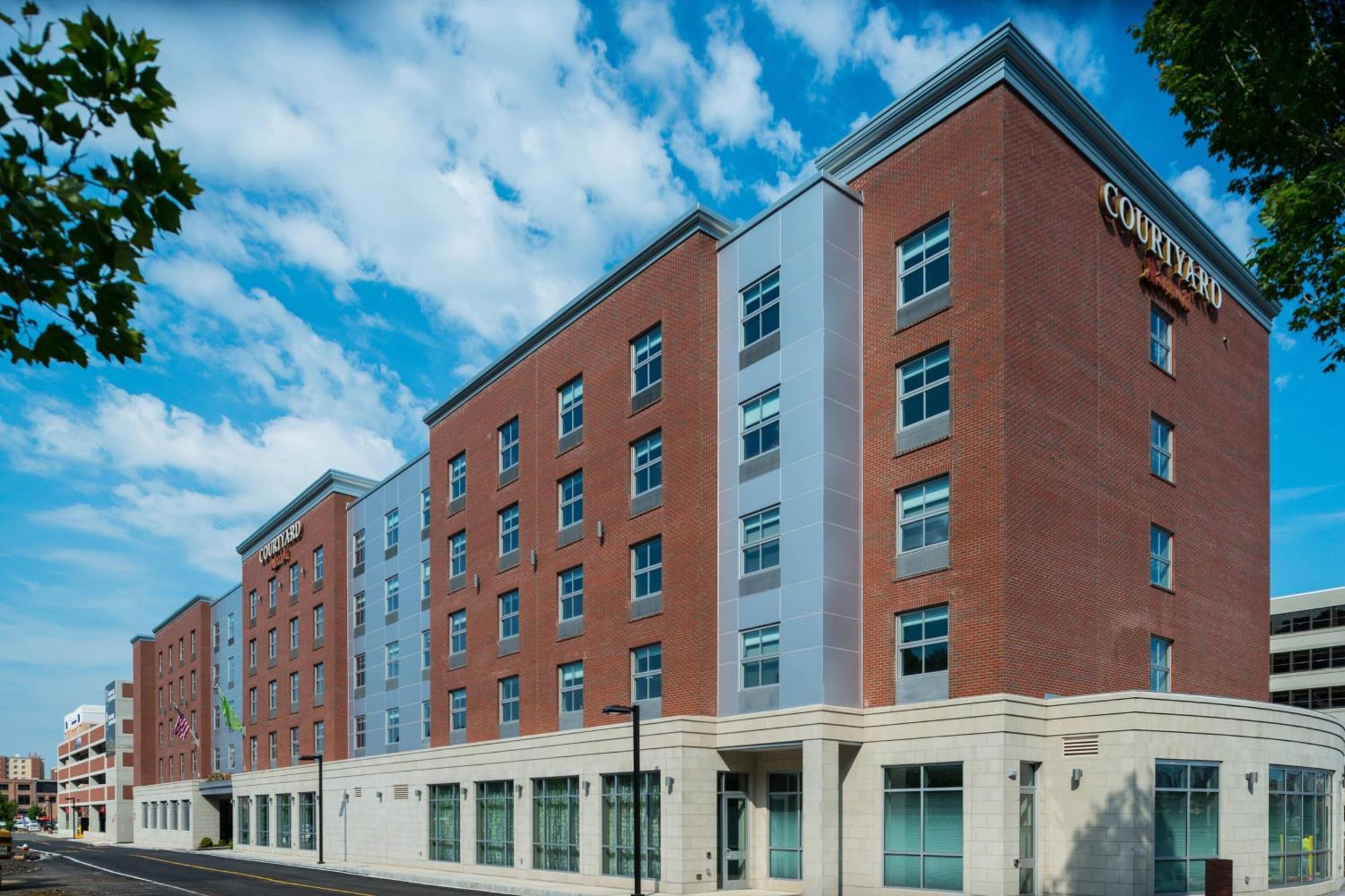 Courtyard By Marriott Nyc Area Hotel 3*