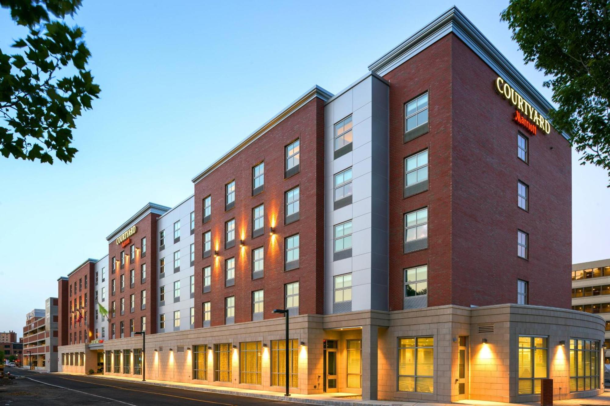 Courtyard By Marriott Nyc Area 3*