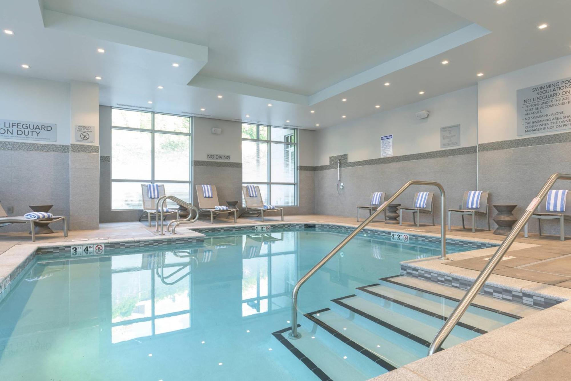 Courtyard By Marriott Nyc Area Edgewater
