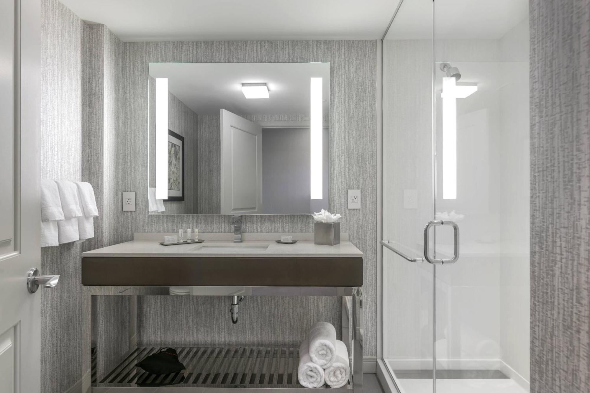 Courtyard By Marriott Nyc Area Hotel 3*